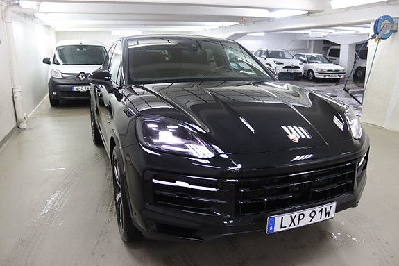 Porsche Cayenne 4 of 26