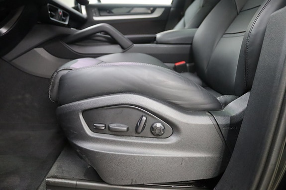 Porsche Cayenne 13 of 26