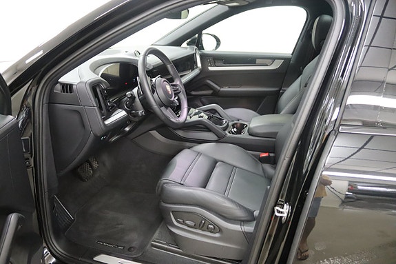 Porsche Cayenne 10 of 26