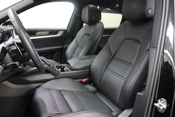 Porsche Cayenne 12 of 26