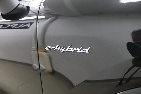 Porsche Cayenne 5 of 26