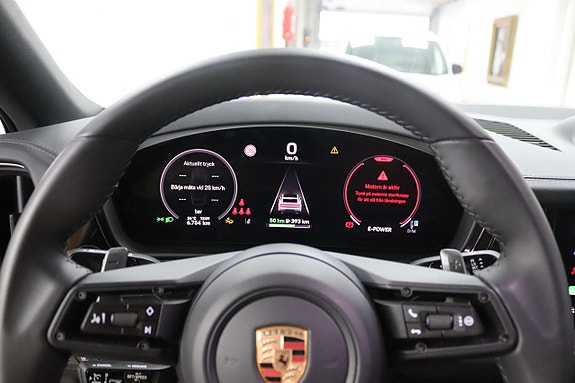 Porsche Cayenne 20 of 26