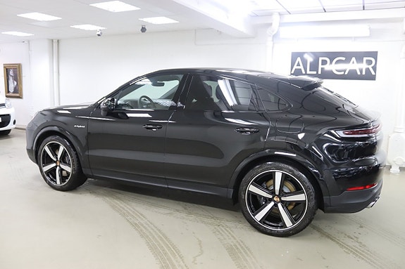 Porsche Cayenne 9 of 26