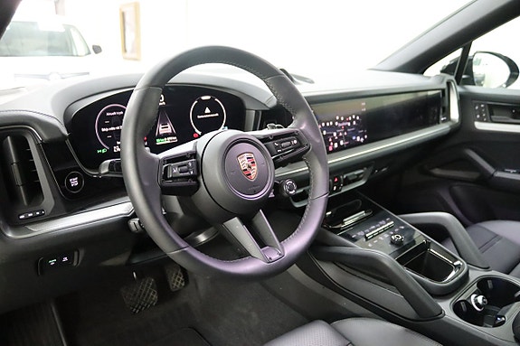 Porsche Cayenne 11 of 26