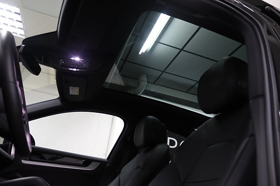Porsche Cayenne 14 of 26