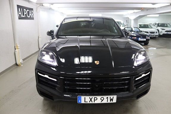 Porsche Cayenne 3 of 26