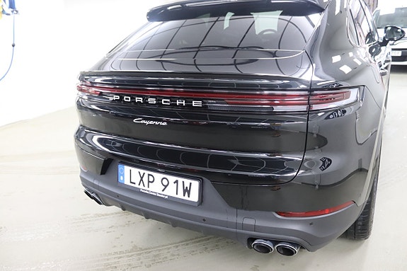 Porsche Cayenne 7 of 26