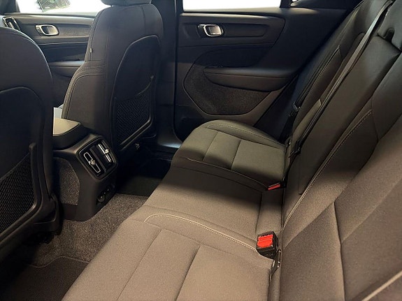 Volvo EX40 7 of 15