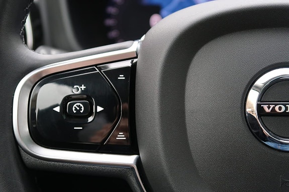 Volvo XC60 11 of 23