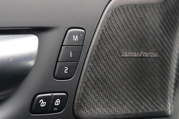 Volvo XC60 14 of 23