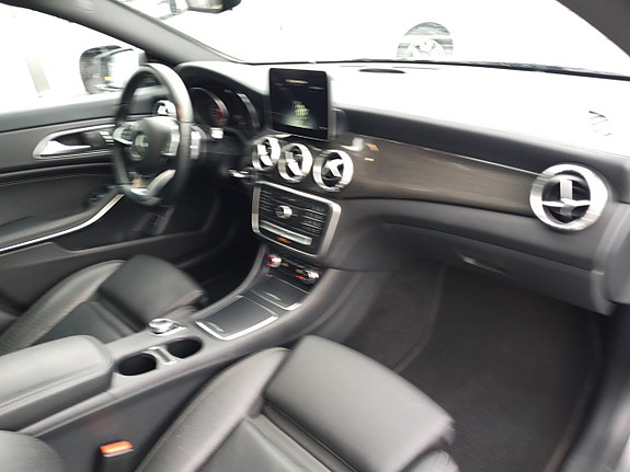 Mercedes-Benz CLA200 25 of 25