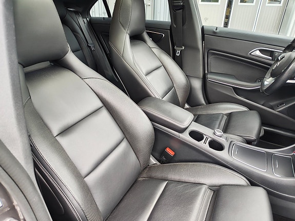 Mercedes-Benz CLA200 24 of 25