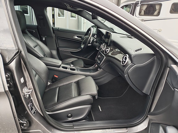 Mercedes-Benz CLA200 23 of 25