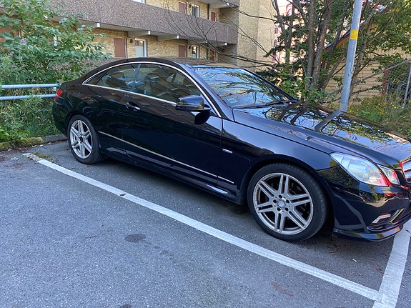Mercedes-Benz E200 2 of 6