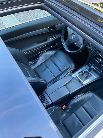 Mercedes-Benz E200 4 of 6