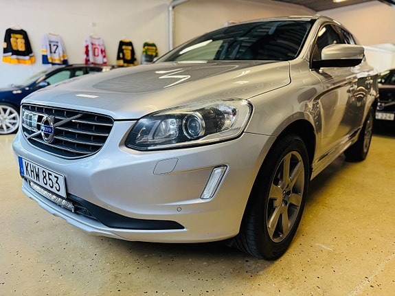 Volvo XC60 2 of 23