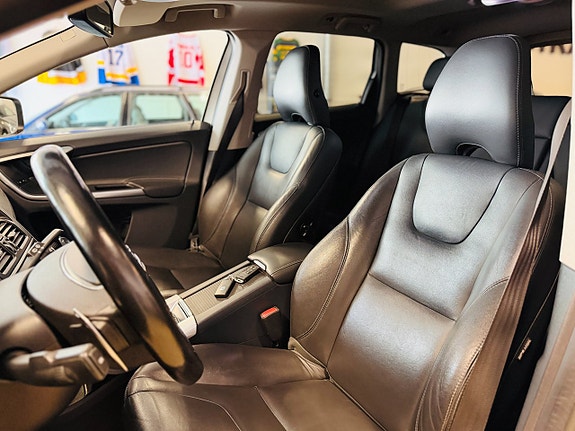 Volvo XC60 15 of 23