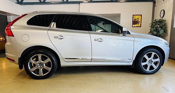 Volvo XC60 10 of 23