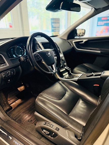 Volvo XC60 13 of 23