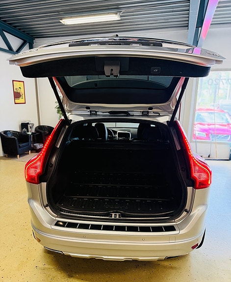 Volvo XC60 8 of 23