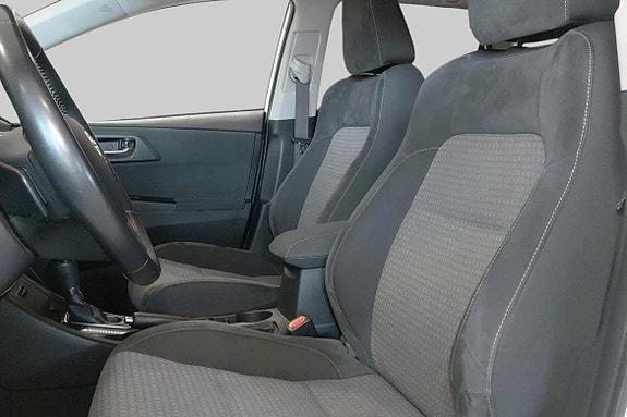 Toyota Auris 7 of 11