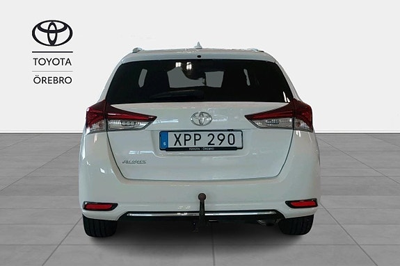 Toyota Auris 5 of 11
