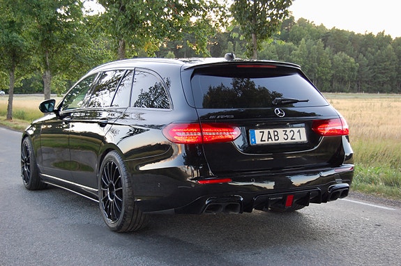 Mercedes-Benz E220 d 4 of 15