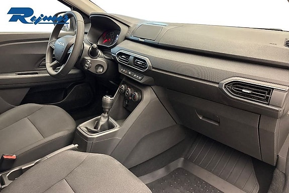 Dacia Sandero 8 of 17