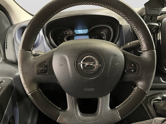 Opel Vivaro 12 of 16