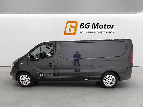 Opel Vivaro 7 of 16