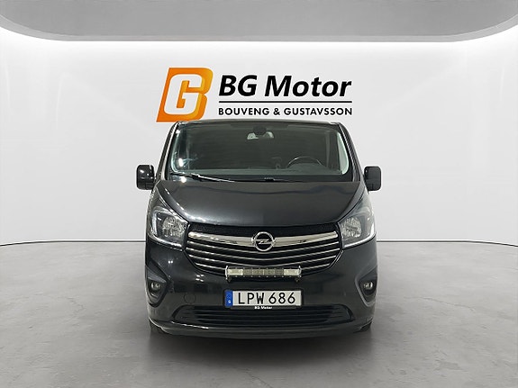 Opel Vivaro 2 of 16