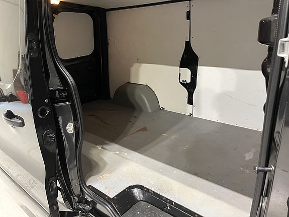 Opel Vivaro 10 of 16