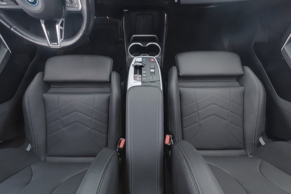 BMW iX1 14 of 28