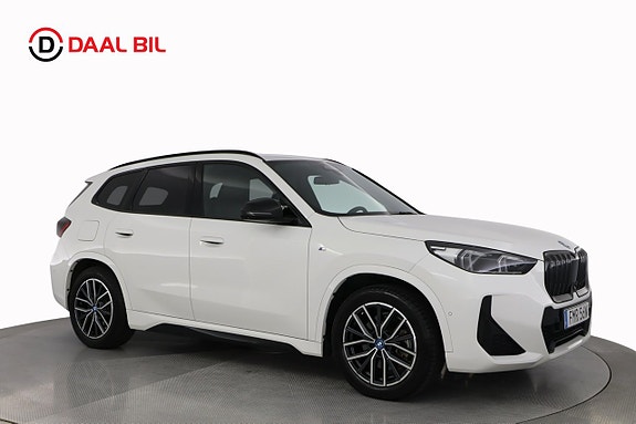 BMW iX1 4 of 28