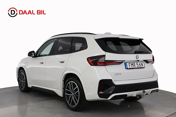 BMW iX1 8 of 28