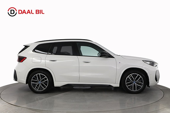 BMW iX1 5 of 28