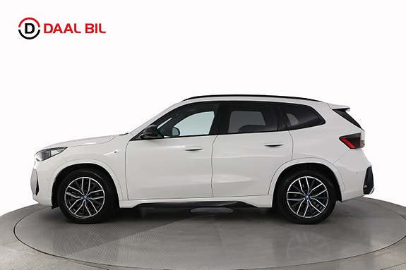 BMW iX1 9 of 28