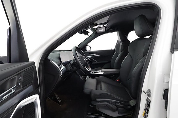 BMW iX1 10 of 28