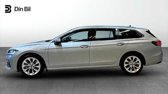 Skoda Superb 2 of 23