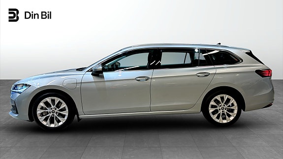 Skoda Superb 2 of 23