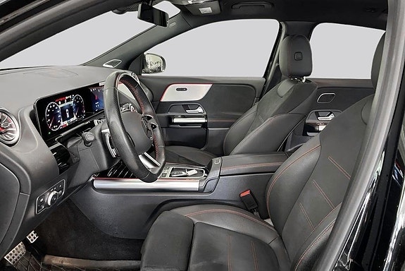 Mercedes-Benz GLA200 8 of 14