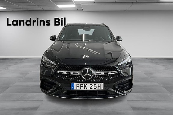 Mercedes-Benz GLA200 2 of 14