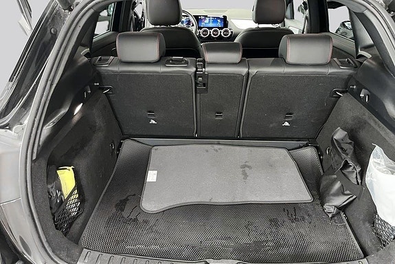 Mercedes-Benz GLA200 14 of 14
