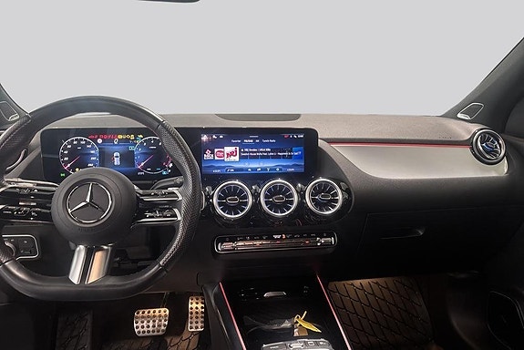 Mercedes-Benz GLA 200 7 of 14