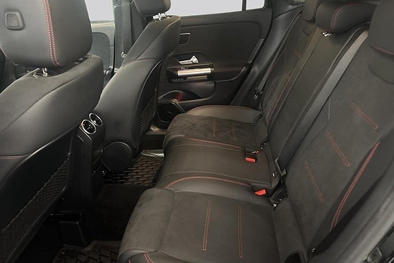 Mercedes-Benz GLA 200 9 of 14