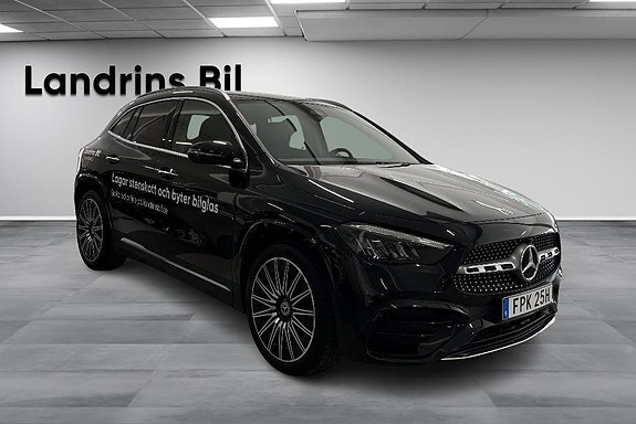 Mercedes-Benz GLA200 3 of 14