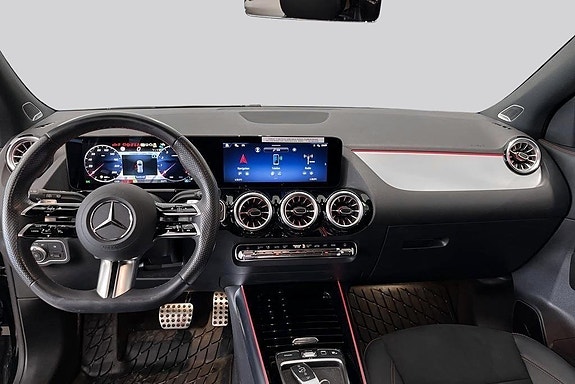 Mercedes-Benz GLA200 7 of 14