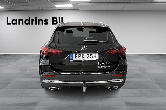 Mercedes-Benz GLA200 5 of 14