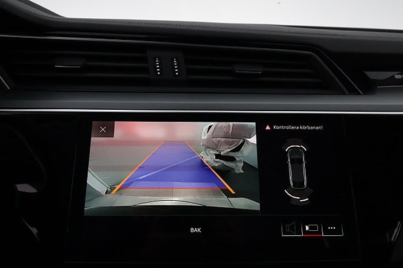 Audi e-tron 18 of 26