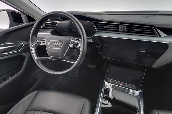 Audi e-tron 15 of 26